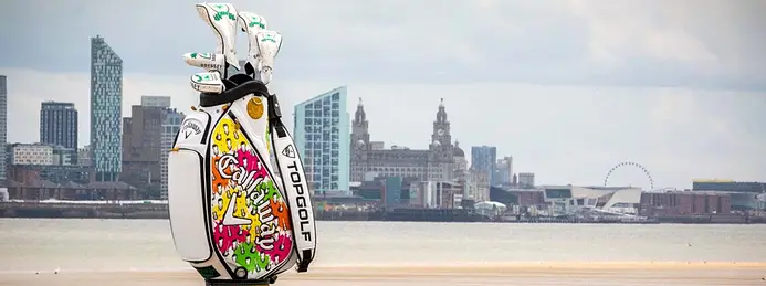 Callaway-Golf-Bag-in-front-of-the-Liver-Building