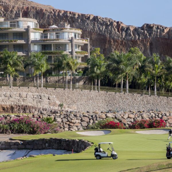 Golf Oasis in the Atlantic: Unveiling the Canary…