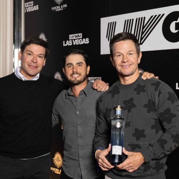 This extravagant soirée, presented by the prestigious Flecha Azul, unfolded in grandeur and was masterfully hosted by the one and only Mark Wahlberg.