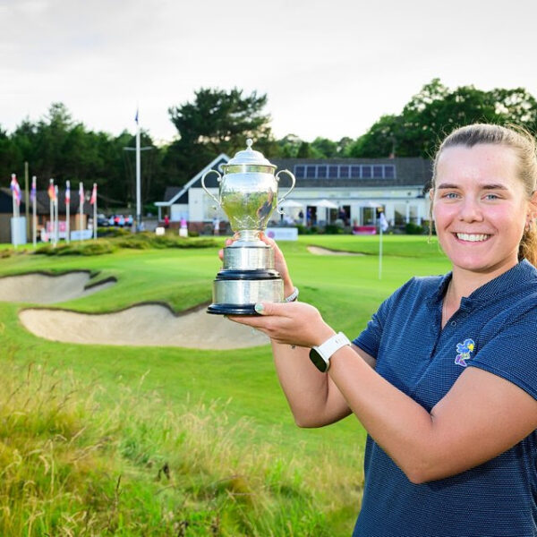 21-Year-Old Golfer Lily Hirst Stuns with Epic Win…