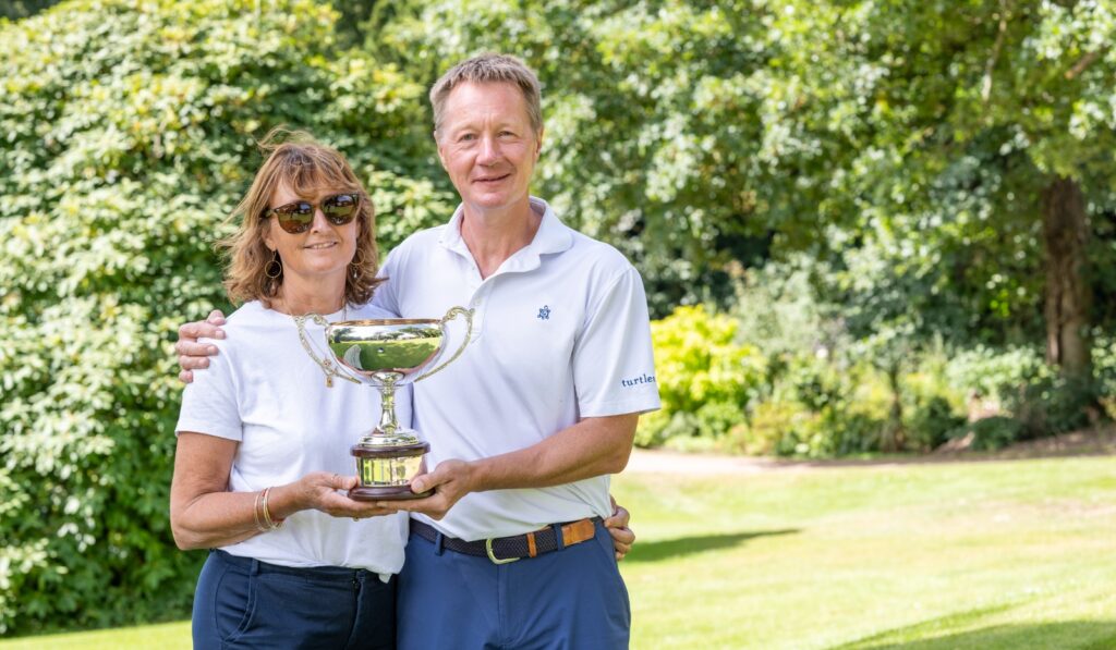 Stephen Jensen with his wife after winning Senior Championship 2024 © Leaderboard Photography