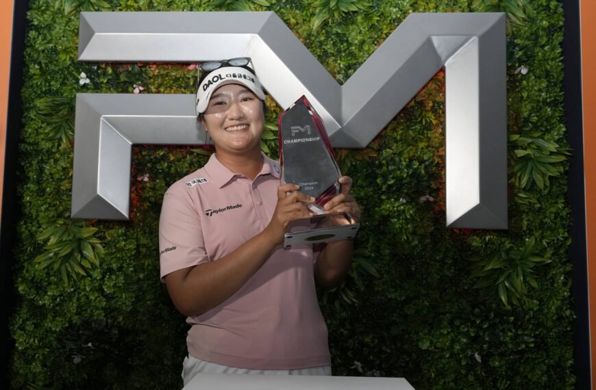 FM Championship Winner Haeran Ryu with Trophy