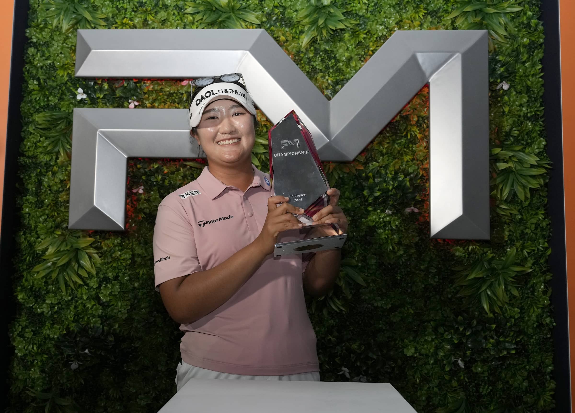 FM Championship Winner Haeran Ryu with Trophy