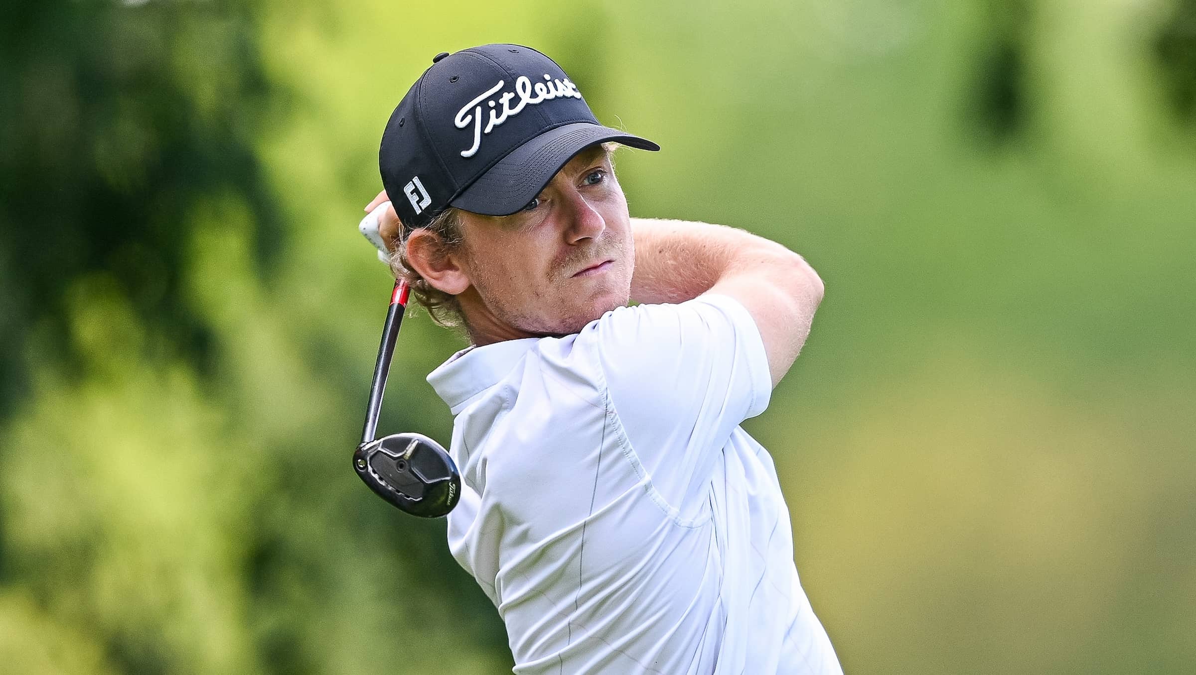 John Axelsen takes the lead with a flawless round of eight-under-par 64.