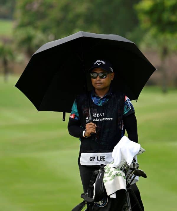 Agus Sujono, caddie for Max Lee Chieh-po, during round four of the BNI Indonesian Masters at Royale Jakarta Golf Club