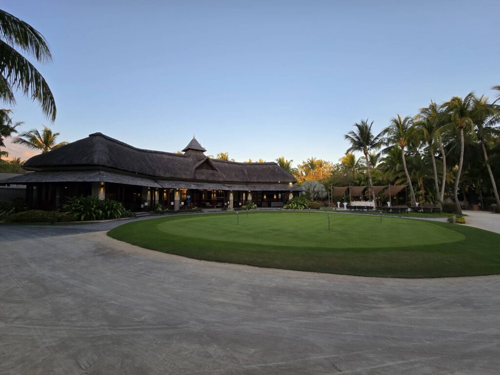 Paradis Beachcomber Golf Clubhouse