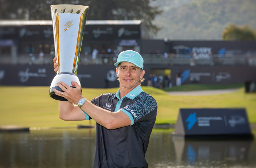 Carlos Ortiz with the International Series Macau Trophy