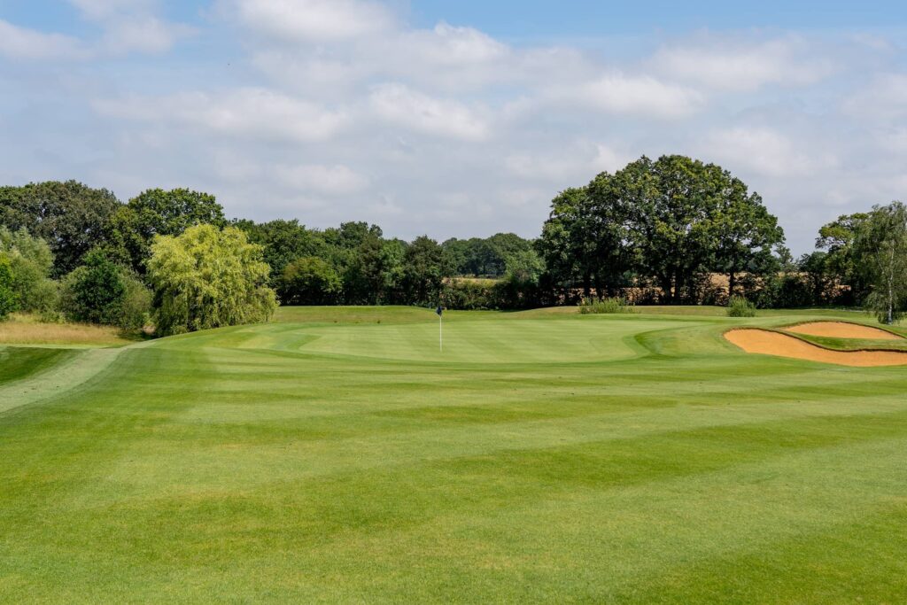 Chart Hills 1st hole
