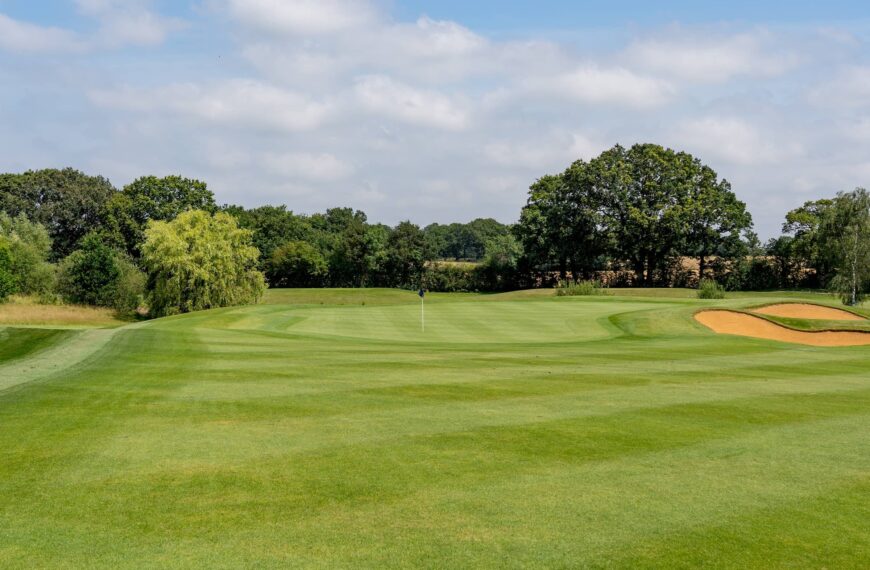 Chart Hills 1st hole