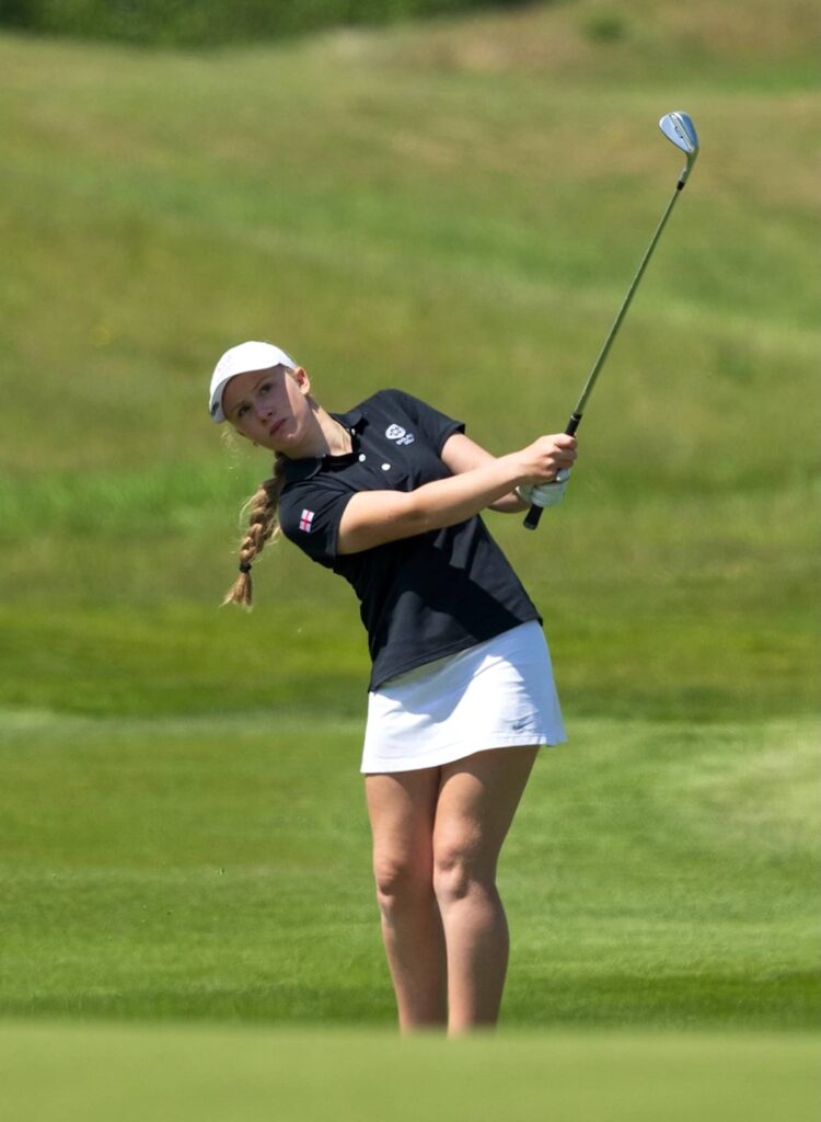 Ellie Lichtenhein, The Buckinghamshire’s golf scholar, competes alongside the pros in the Rose Ladies Series event.