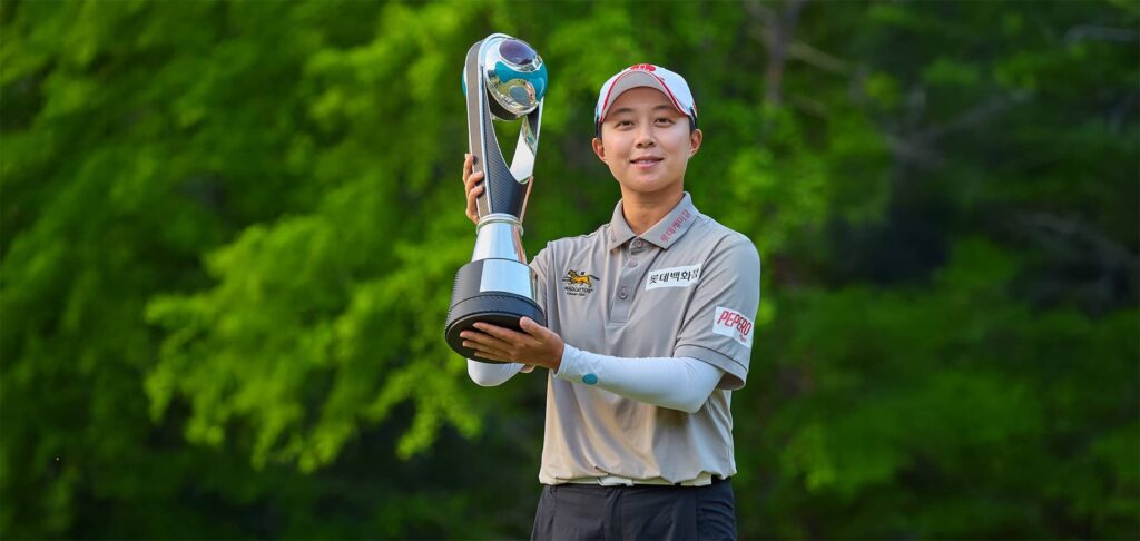Hyo Joo Kim pictured at New Korea Country Club with the winners trophy at the Aramco Korea Championship, the second of five events on the PIF Global Series in 2025.