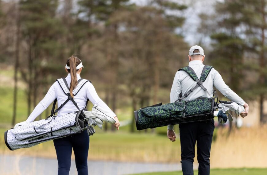 PING Moonlander Carry Bag on fairway