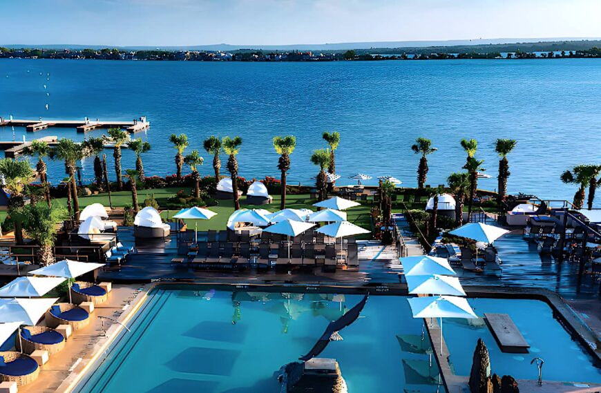 Horseshoe Bay Resort
